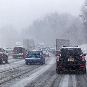 رانندگی در باران یا برف