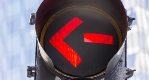 red light traffic lights outdoors 23 21484454371 e1744432388970