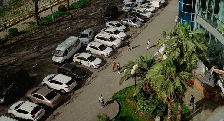 high angle view cars road 1048944 155417211 e1748883042837